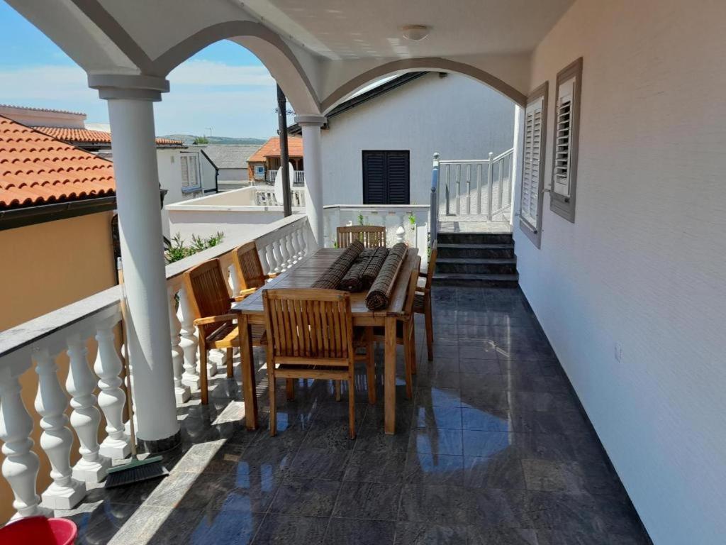 Apartmani Ira Vir Exterior photo