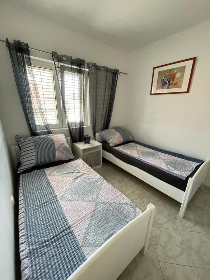 Apartmani Ira Vir Exterior photo